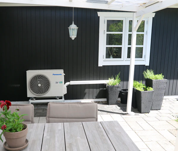 Eksempel på luft-til-vand varmepumpe